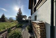 Idyllisches Haus, inmitten der Natur, traumhafter Blick auf die umliegenden Berge, Naturwiese direkt vor dem weitläufigen Grundstücksareal, Sonne von Früh bis zum späten Sonnenuntergang, Erholungsgebiet, als Ferienhaus ebenso bestens geeignet.