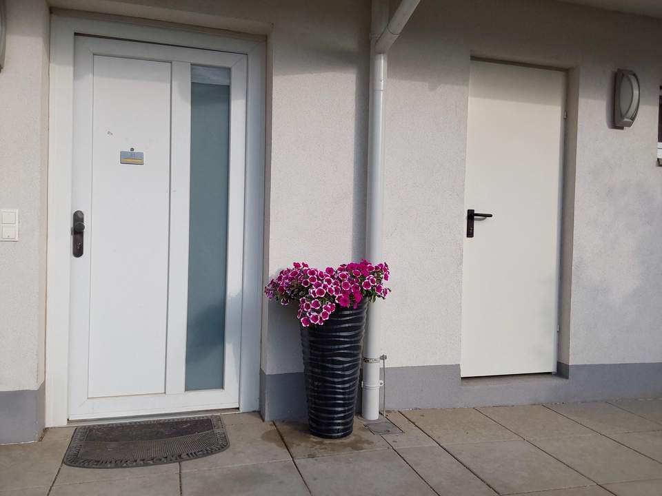 Traumhafte Gartenwohnung in Vösendorf: 81m², Terrasse, Stellplatz und sitzen in Grünen! (Provisionsfrei)