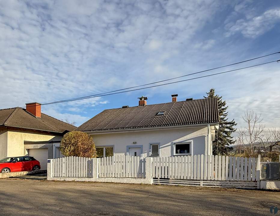 Einfamilienhaus in Katzelsdorf mit Ausblick ins Grüne, 5 Zimmern, Terrasse &amp; Garage