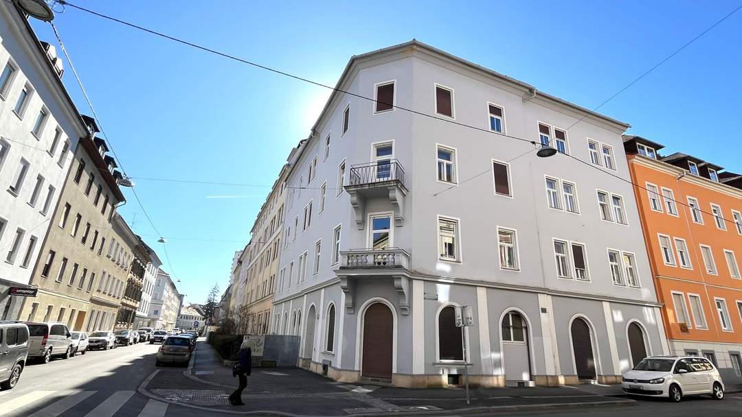 Schöne, sanierte 2-Zimmer-Altbauwohnung in ruhiger Nebenstraße