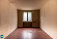 SANIERUNGSBEDÜRFTIGE 2 - ZIMMER WOHNUNG MIT FREIFLÄCHE UND GRÜNBLICK