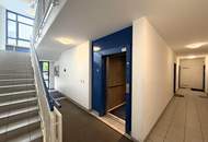 Unbefristete 3-Zimmer-DG-Wohnung mit Balkon und Grünblick // 3-Room Attic Apartment for Rent on an Unlimited Lease, with Balcony and Green Views //
