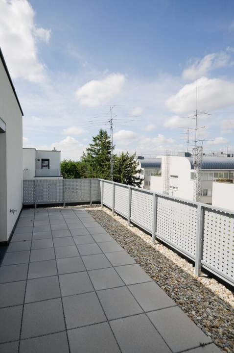 ERSTBEZUG: 2-ZIMMER DG-TRAUM MIT TERRASSE!