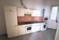 1 Zimmer Wohnungen, 2 Stück im gleichen Haus und Stock, zum sanieren.