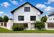 "StoP: FriscH SanierteS ZuhausE & SonnigeM GarteN in WEIGELSDORF!"
