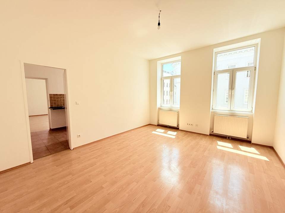 U1 in 5 Minuten erreichbar - Kurzzeitvermietung möglich - Lift im Haus - Zusammenlegung von Wohnungen möglich - Dachgeschoß Ausblick