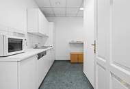 Modernes Büro / Ordination mit Klimaanlage, Lastenaufzug &amp; Stadtblick in 1130 Wien zu mieten!