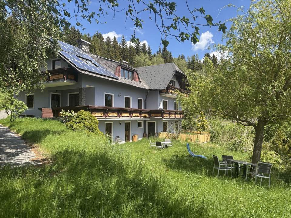 Südlage in den Alpen, Österreich: Wohnhaus mit Tourismus-Option, traumhafter Blick, Ski/Wandergebiet