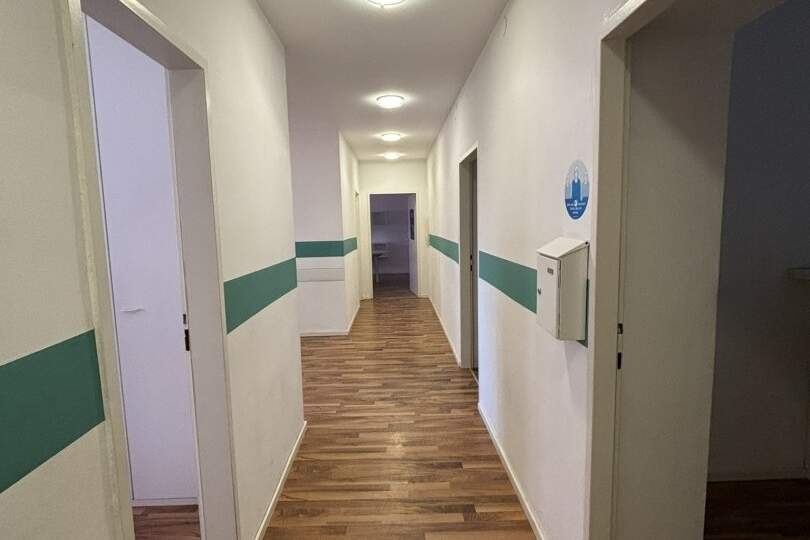 Moderne und eingerichtete Büro-/Ordinations-/Geschäftsfläche am nachgefragten Bindermichl mit bester Infrastruktur, bestehend aus 5 Räumen und 2 WC's!, Gewerbeobjekt-miete, 1.226,73,€, 4020 Linz(Stadt)