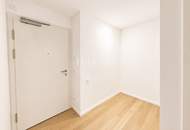 Directly at the main train station: Big 4-room apartment commission-free