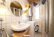 Gepflegtes Einfamilienhaus mit 2 Wohneinheiten, Garten/Terrasse &amp; 3 Garagen in sonnige Ruhelage!