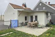 Klein - Fein - Mein - Tolles Klein- Wohnhaus mit angepasstem Grundstück samt Gartenhütte, Parkplatz und Abstellfläche