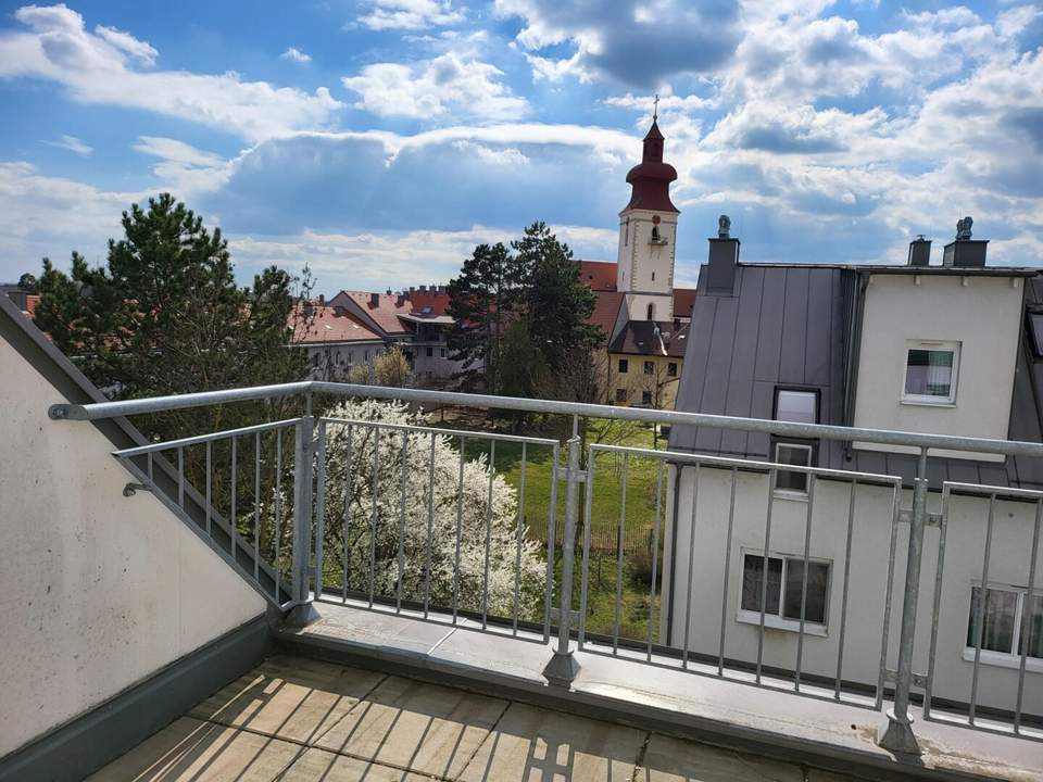 Unbefristete 4-Zimmer-Wohnung mit Balkon UND Terrasse!