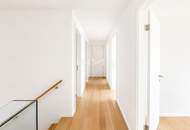 Townhouse Living directly at the main train station: Commission-free