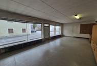 Mehrfamilienhaus mit Geschäftslokal