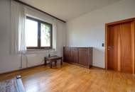 Sie brauchen viel Platz? Wir haben die Lösung. Sanierungsbedürftiges Architektenhaus in bester Lage.