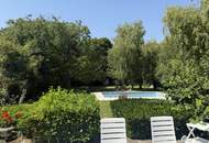 Stilvolles Haus in Bestlage von Wiener Neustadt – Großes Grundstück mit Pool, Altbaumbestand &amp; großer Garage