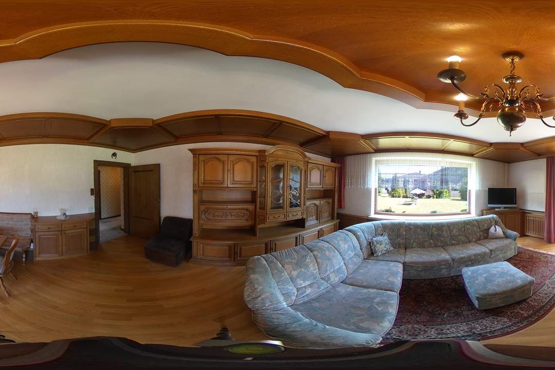 Großes Haus mit kleinem Garten als Zimmervermietung oder für Großfamilien