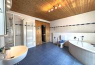 MOLLRAM - Einfamilienhaus mit ca. 1.268 m² Eigengrund | Baujahr 2009 | Sauna &amp; Whirlpool | Luftwärmepumpe, PV-Anlage, Klimaanlage uvm.