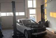 Große Halle, Werkstatt mit Lichtkuppel, Sektionaltor 5m breit, 4,30m hoch und WC, inkl. PKW Parkplatz und 2 Hebebühnen PROVISIONSFREI!!!