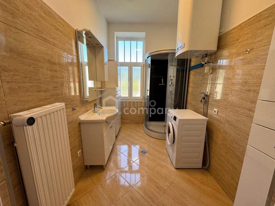 Elegante 6-Zimmer-Altbauwohnung mit Terrasse & Balkonen auf 123 m²