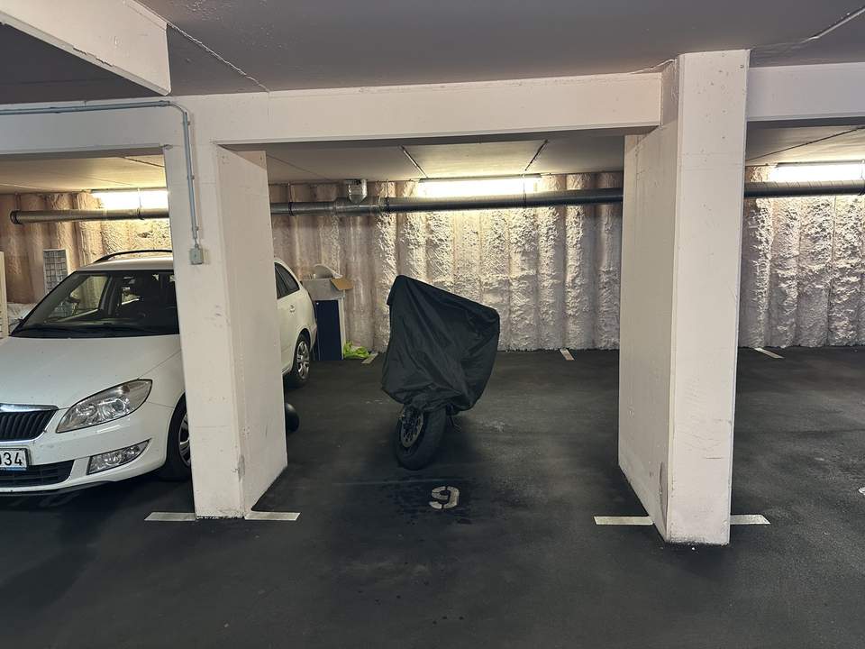 GARAGE PROVISIONSFREI ZU VERMIETEN