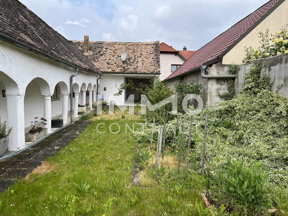 Neuer Preis Arkadenbauernhaus mit Innenhofatrium und Garten in ruhiger Lage !Bedarf Renovierung!