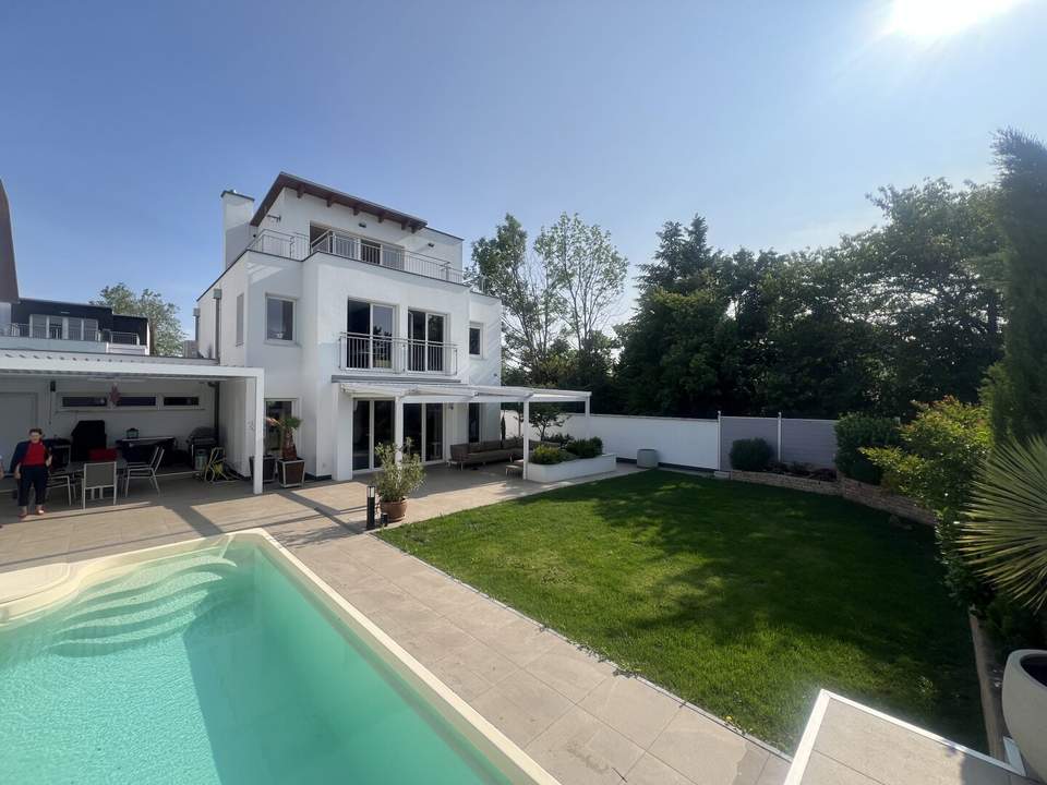FERNBLICK auf Husarentempel! EINFAMILIENHAUS mit SWIMMINGPOOL und LOUNGES! KLIMATISIERT!