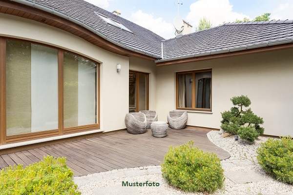 Einfamilien-Doppelhaushälfte mit Garten, Carport und Terrasse