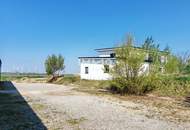 Attraktiver Betriebsstandort: Halle, Büro-/Wohngebäude und großes Grundstück mit Entwicklungspotential