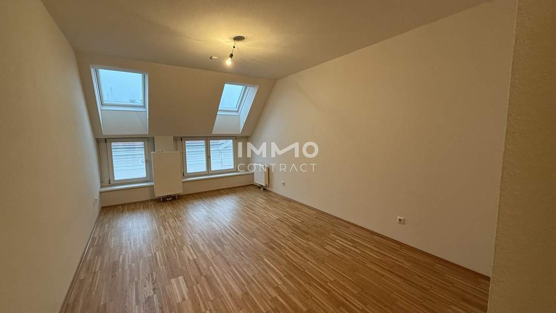 Dachgeschoss-Maisonette mit toller Terrasse! Anfragen bitte nur per Mail!