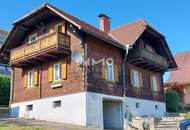 HOLZBLOCKHAUS MIT SCHÖNEM GRUND UND FERNBLICK
