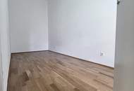 Lichtdurchflutete 2-Zimmerwohnung im prachtvollen Altbauhaus am Tivoli