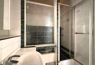 Eine helle, renovierungsbedürftige 3-Zimmer Dachgeschosswohnung &amp; PP // A bright, 3-room attic apartment in need of renovation &amp; parking //