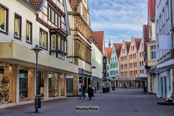 + Wohn- und Geschäftshaus im Nordwesten Wiens am Rande des Wienerwaldes +
