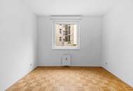 4 Zimmer mit Loggia/Nähe Sofiensäle/sanierungsbedürftig