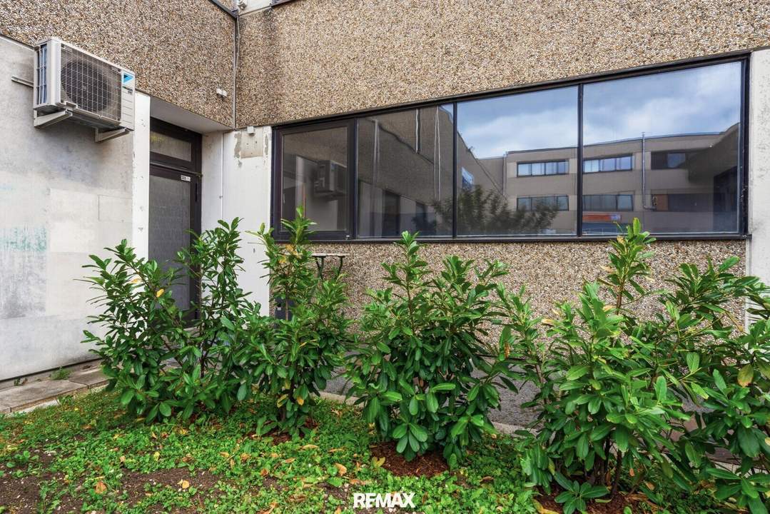 "Büro und Lagerfläche- nahe Laxenburgerstraßel!"