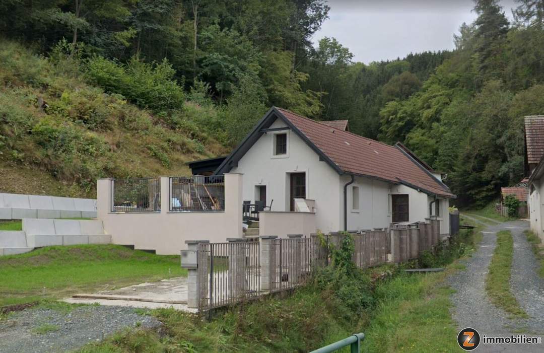 Nähe Kirchschlag: 2 Häuser (Haus 1 zum Fertigstellen, Haus 2 zum Sanieren mit Stadl)