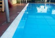 Ortsrand und Ruhelage - Hochwertige Landvilla mit großem Pool! Einfach Koffer packen und einziehen!