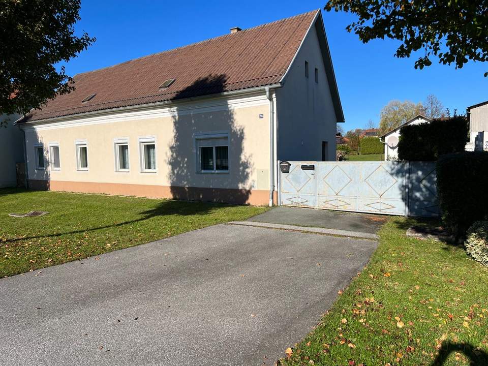 Bauernhaus mit Arkaden in der Nähe vom Badesee