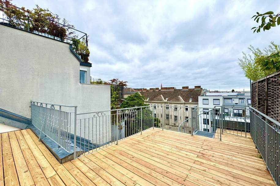 Renovierte Dachwohnung mit zwei Terrassen und seitlichem Blick auf Schönbrunn und die Gloriette, Wohnung-kauf, 429.000,€, 1150 Wien 15., Rudolfsheim-Fünfhaus