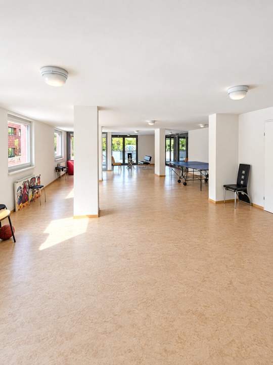 Großzügige 4-Zimmer-Wohnung mit Loggia, Pool und Wellnessangebot in 1100 Wien