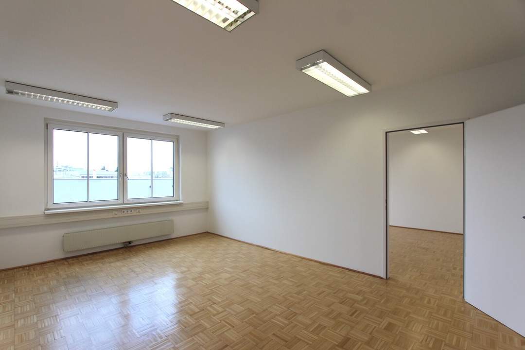 BÜROGEBÄUDE! 4-Zimmer-Büro im 2. Liftstock