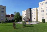 Über den Dächern von Steyr: lichtdurchflutete 3-Zimmer-Wohnung im letzten Stock mit Loggia, Tiefgarage und hochwertige Möbelablöse – stilvoll wohnen mit sonnigem Ausblick und zentraler Lage!
