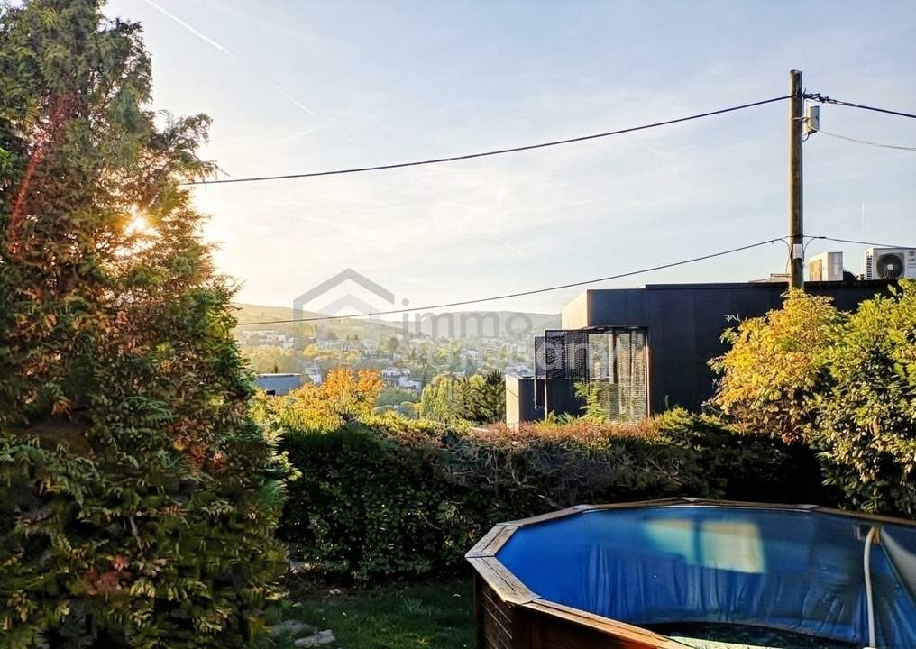 Großzügiger Garten über den Dächern von Neustift!