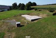 sehr sonniges und ruhiges Baugrundstück mit Bodenplatte