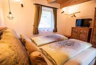 Idyllisches Almhüttendorf mit drei modernen Chalets – Freizeitwohnsitzwidmung!