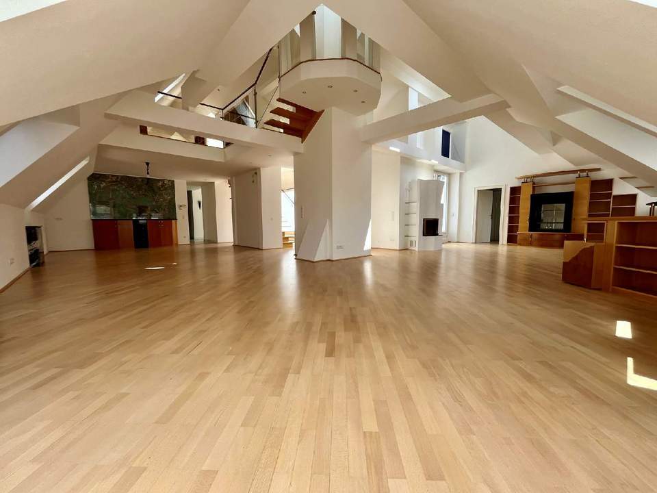 Extravagantes 350 m2 Penthouse. Architektonische Großzügigkeit trifft auf luxuriöses Wohngefühl