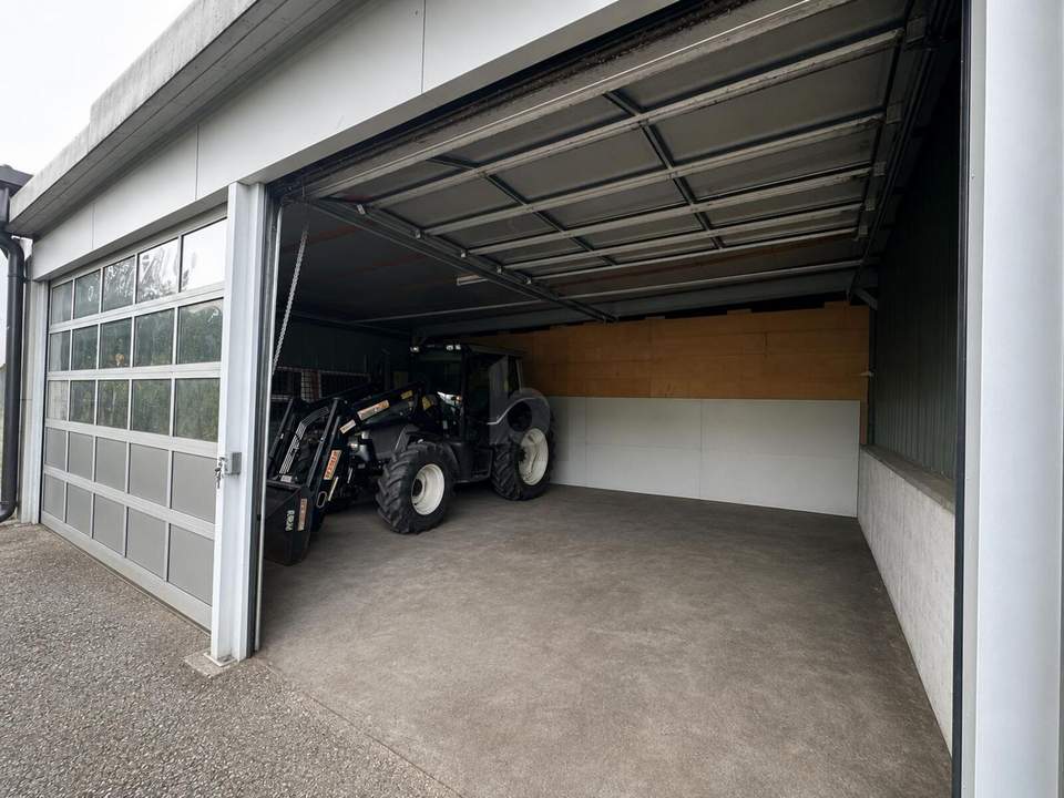 CA. 300 M² LAGER-/BETRIEBSFLÄCHE MIT ROBUSTER NUTZBARKEIT