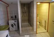 *ORTSRANDLAGE:* Wohnhaus mit sehr schönem, ebenen Garten und großzügigem Grundstück.